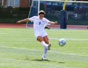 Women’s soccer falls to No. 1 Eagles, No. 21 Tartans