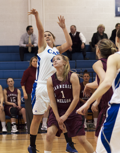 Women close out season with 88-73 win, most victories since 2002