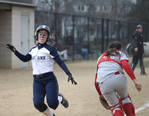 Softball starts 4-0 weekend with walk-off win in home opener