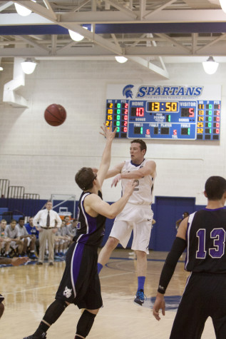 Men’s Basketball splits the weekend