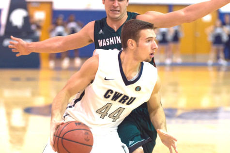 Men’s basketball wins and loses on smallest of margins