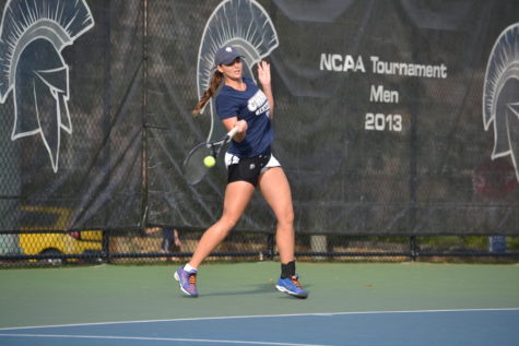 Women’s Tennis splits against top talent
