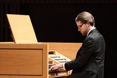 Celebrated organist performs at CMA to standing ovation