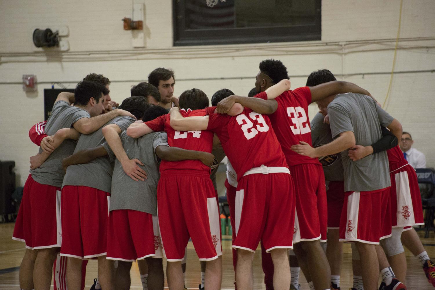 After winning its two Throwback Weekend games, the men's basketball team is on a five-game winning streak and sits third in the conference.