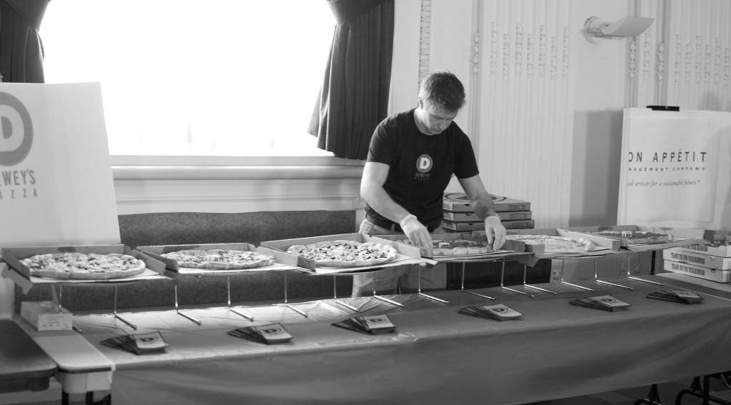 Pizza Pizza! USG’s Pizzalympics draws mass of guests, 12 vendors run out over 250 pizzas