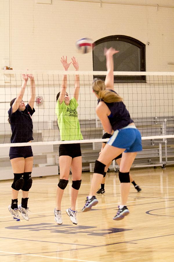 Volleyball+club+practicing+at+Adelbert+Gym+for+their+tournament