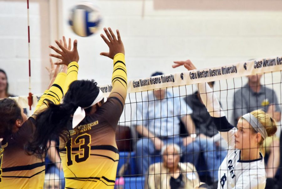 Splitting their final four games, the volleyball team finished fifth in the UAA.