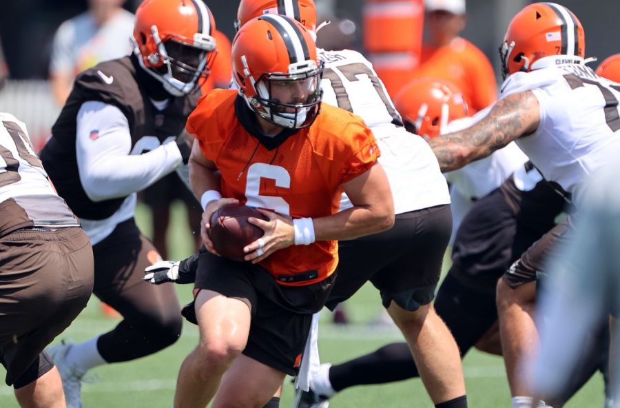 Cleveland Browns quarterback Baker Mayfield practices with the offensive squad at training camp.