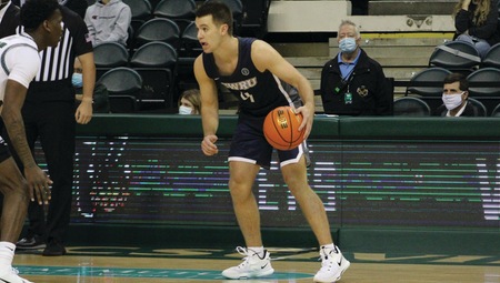 Graduate student Griffin Kornaker led CWRU in assists, completing a total of 6, while also scoring 8 points and 5 rebounds.