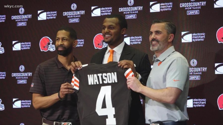 Deshaun Watson (center) was introduced as the new quarterback to the Browns at a recent press conference