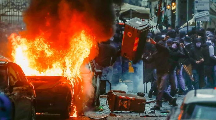 Destructive+riots+broke+out+in+Naples%2C+Italy+before+a+UEFA+match+between+S.C.C.+Napoli+and+Eintracht+Frankfurt%2C+in+a+fiery+example+of+fans+taking+sports+too+seriously.
