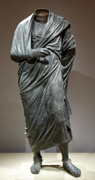 The long flowing robes of the statue make it resemble a Greek philosopher, an unusual artistic decision if the statue, in fact, depicts the Roman emperor Marcus Aurelius.