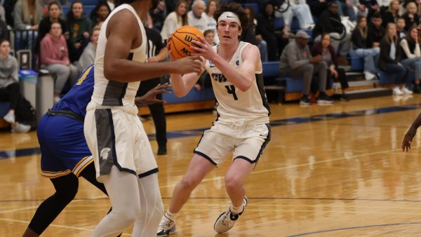 During the CWRU mens baskball game against Kalamazoo College, graduate student forward Colin Kahl surpassed the 1,000-point mark of his basketball career.  