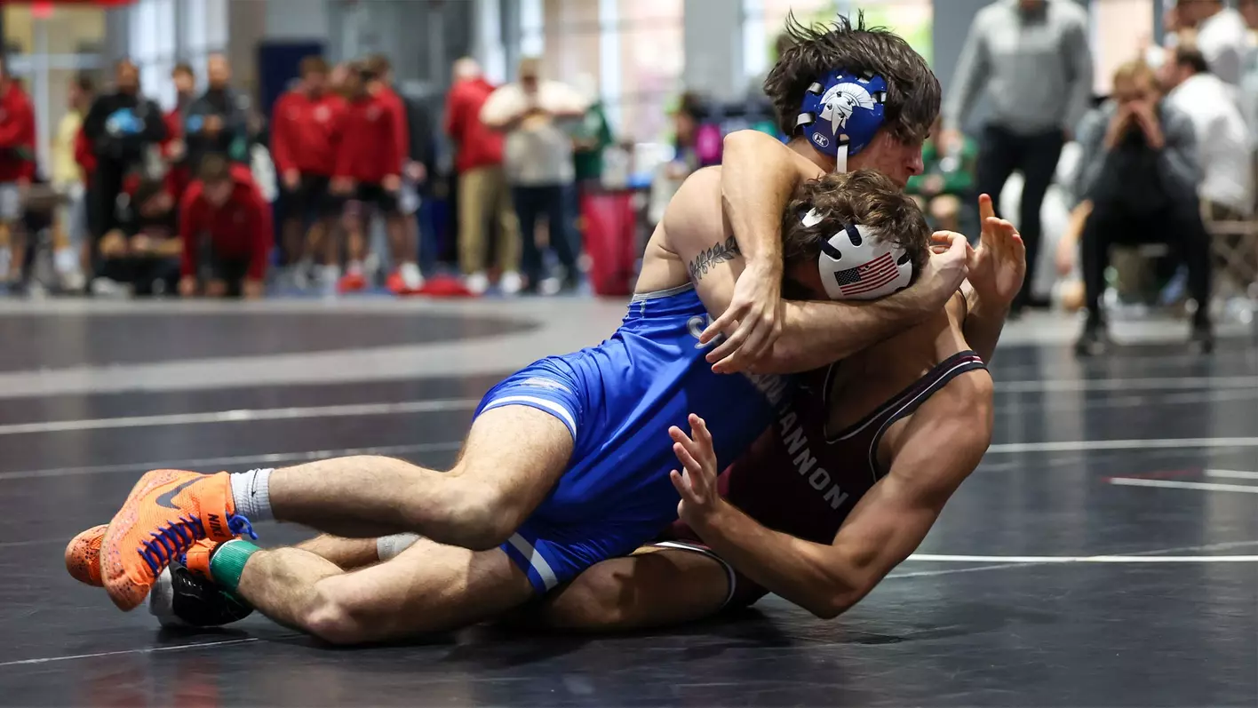 After setbacks last season, the CWRU wrestling is aiming for a strong season as they look to competing for the UAA title and making it to the national championship.