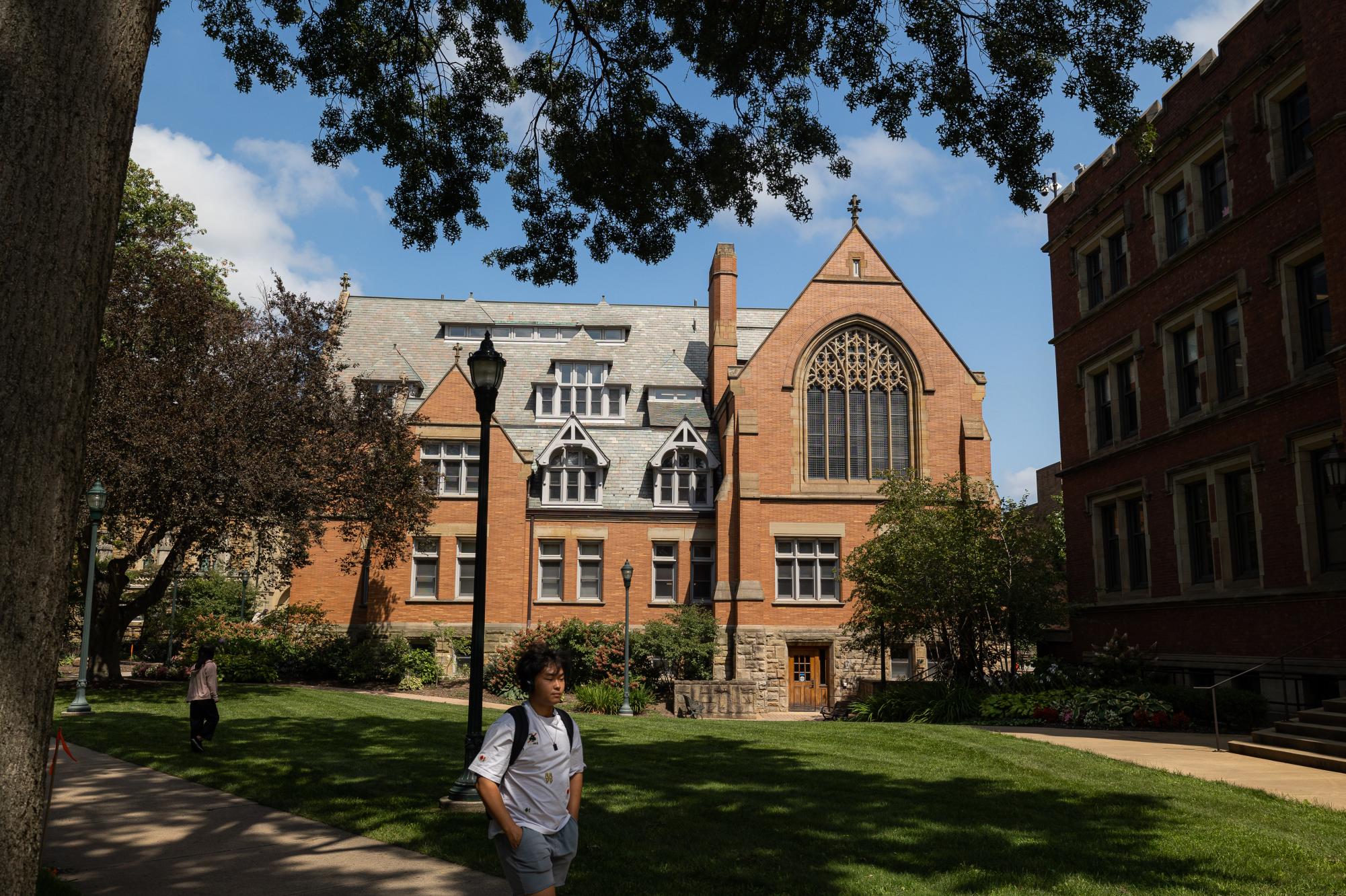 Anthropology professor Lee Hoffer created the Anthropology 325/425 course to get undergraduate students involved in research in partnership with a local syringe services program.